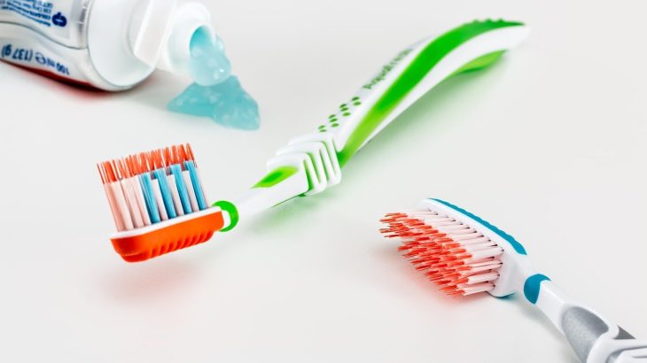 Jak na zdravé a efektivní čištění zubů? Vyberte správný kartáček i pastu