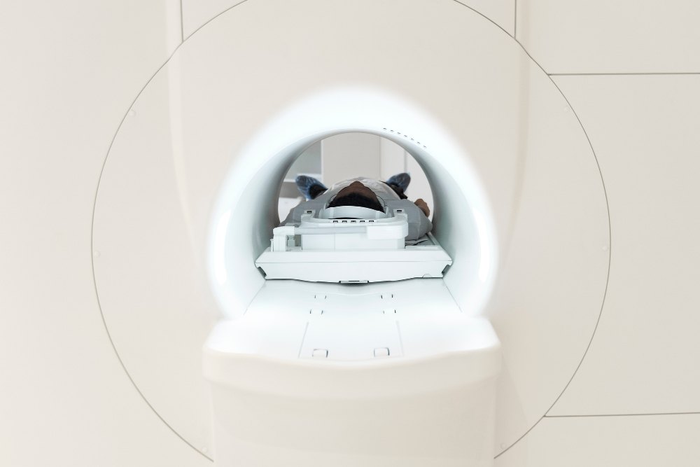 Pacient v tunelu na CT vyšetření