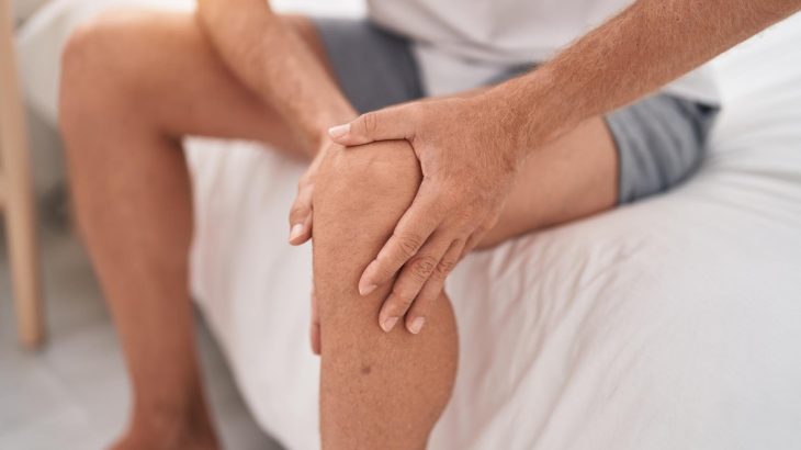 muže bolí kolenní kloub