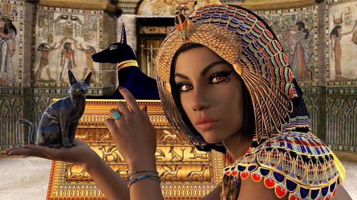 Egyptská královna se soškou kočky a egyptskými malbami v pozadí