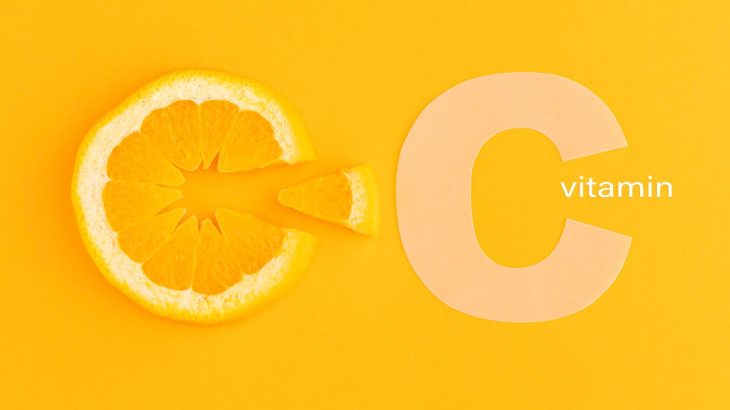 Pomeranč a písmeno C na oranžovém pozadí