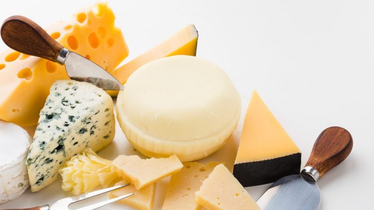 Různé druhy sýrů